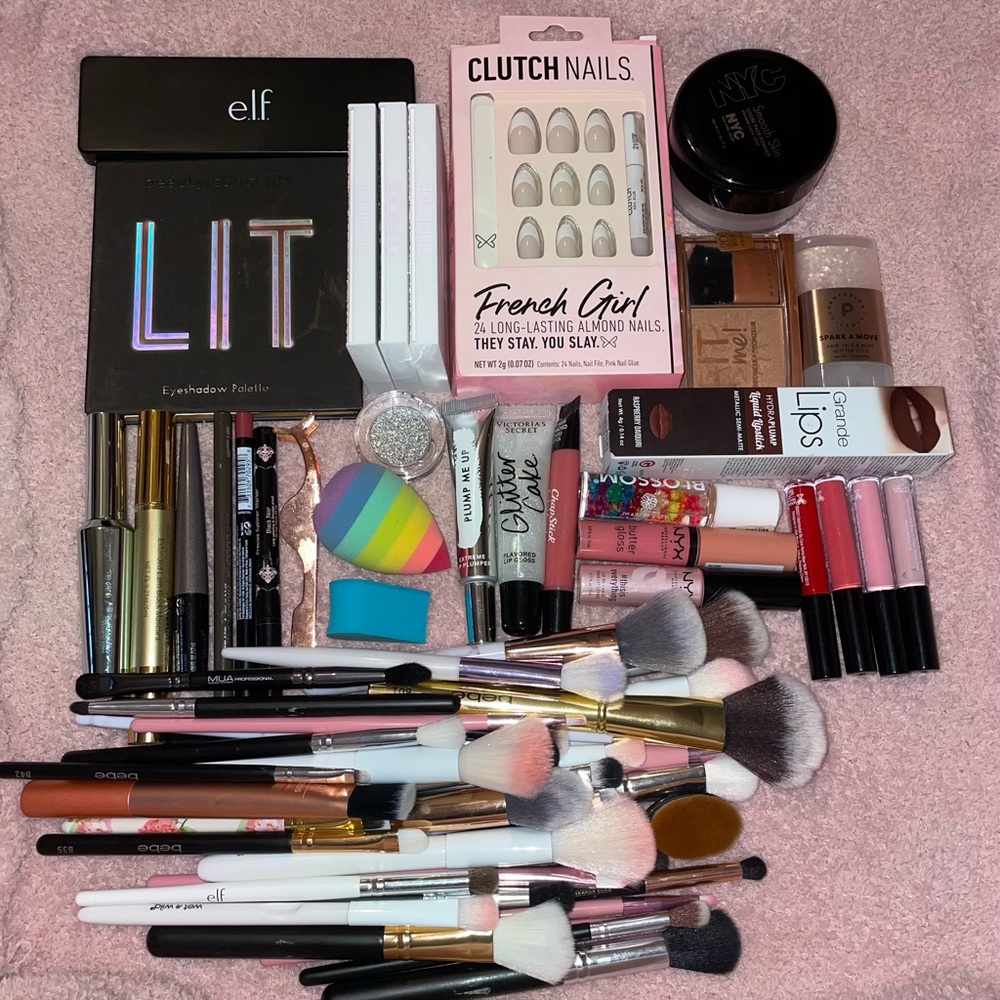 Makeup Lot *MORE ITEMS ADDED on last photo